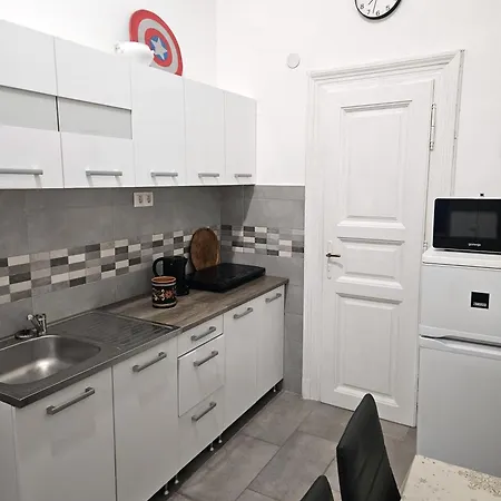 Cozy Flats Near Kazinczy Downtown *