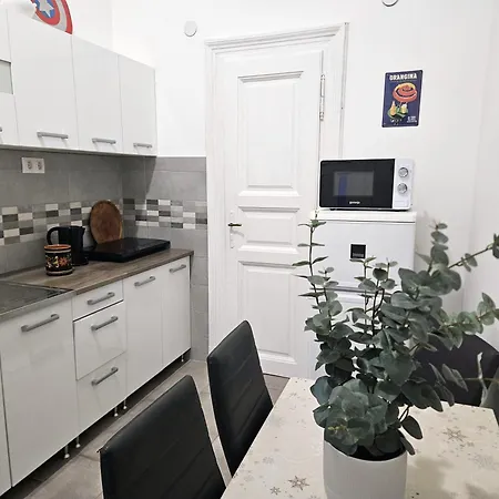 Апартаменты Cozy Flats Near Kazinczy Downtown Будапешт