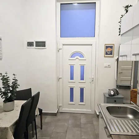 Cozy Flats Near Kazinczy Downtown *
